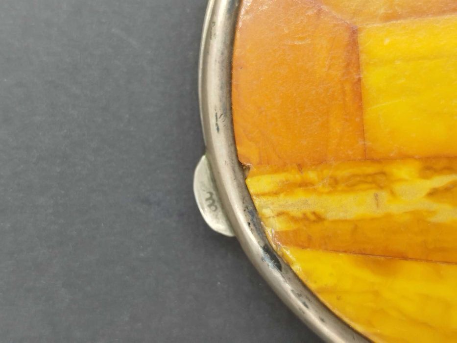 Srebrna pudernica bursztyn Art Deco