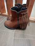 Botas em pele castanha