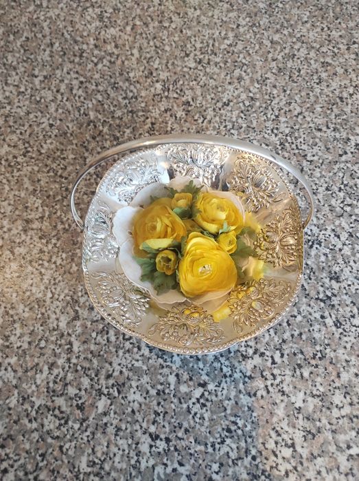 Manteigueira e cesto em Casquilho