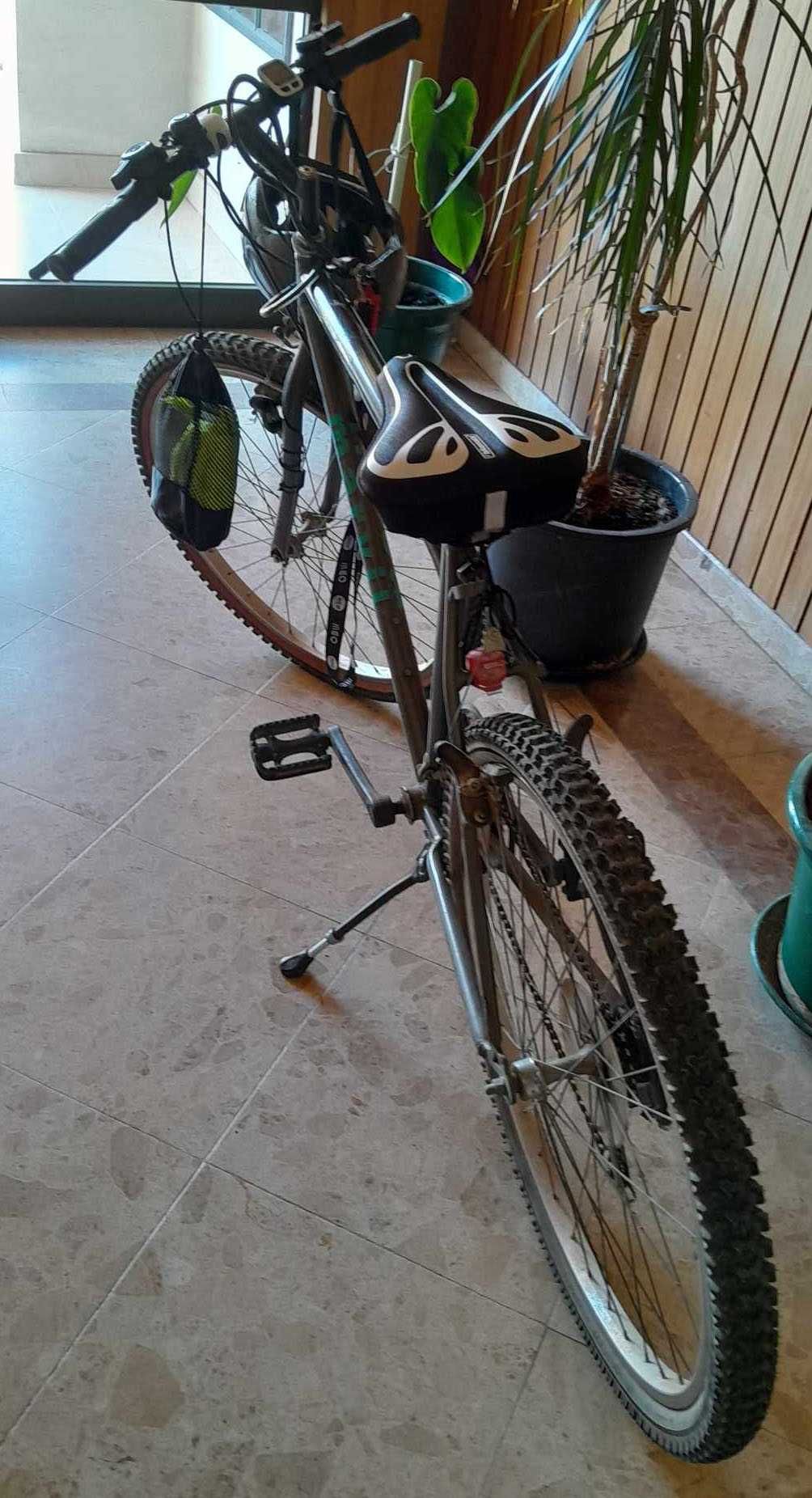 Bicicleta Marvil com mudanças Shimano em muito bom estado