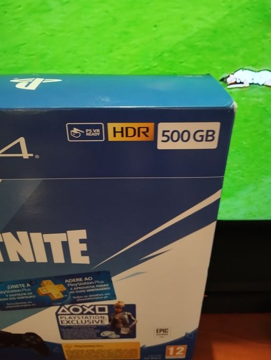 Playstation 4 de 500g impecável.