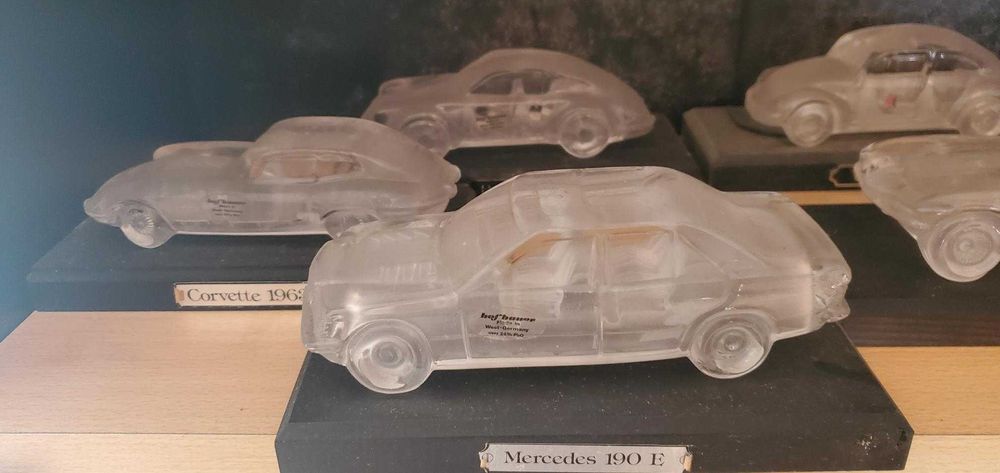 Vendo vários carros de cristal da Casa alemã Hofbauer, em bom estado.
