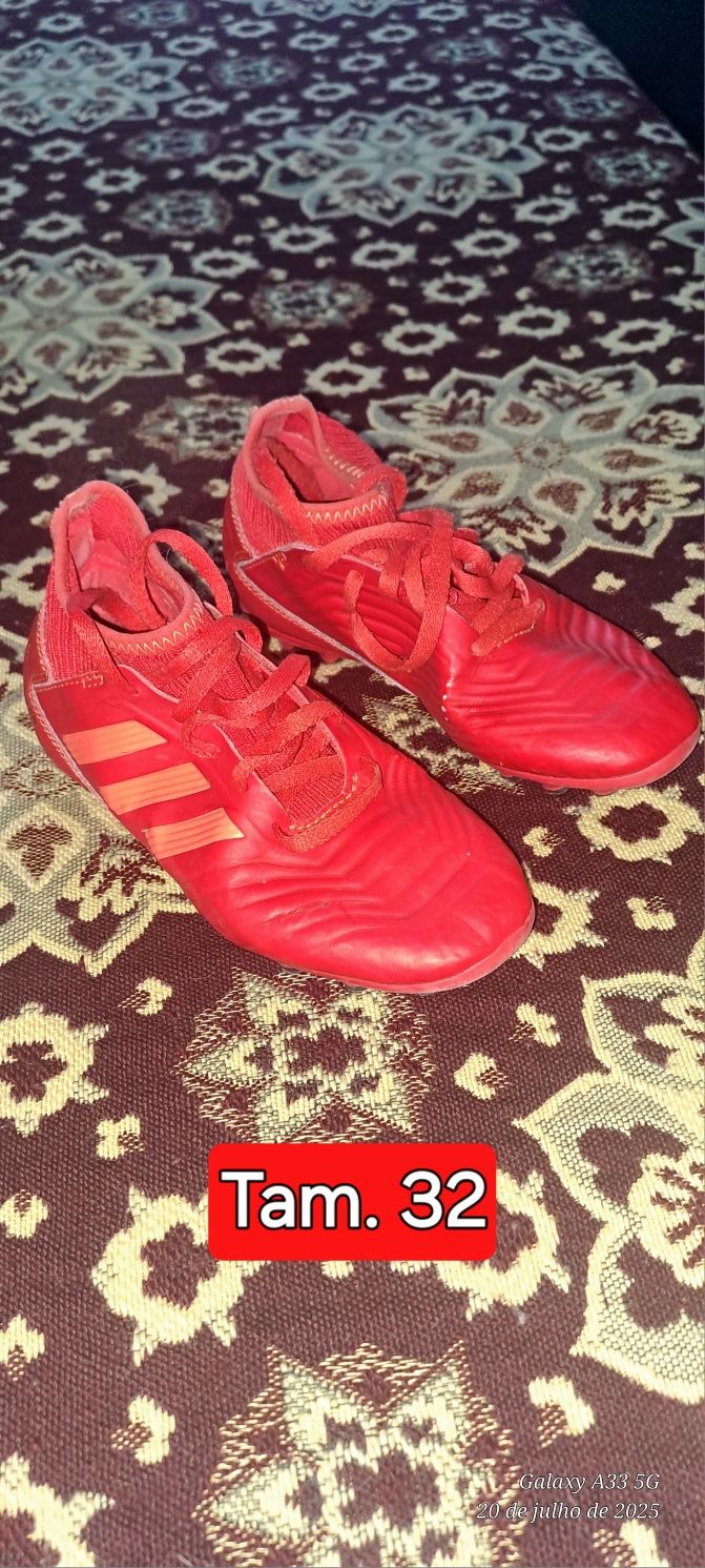 Chuteiras semi novas da Nike e Adidas.