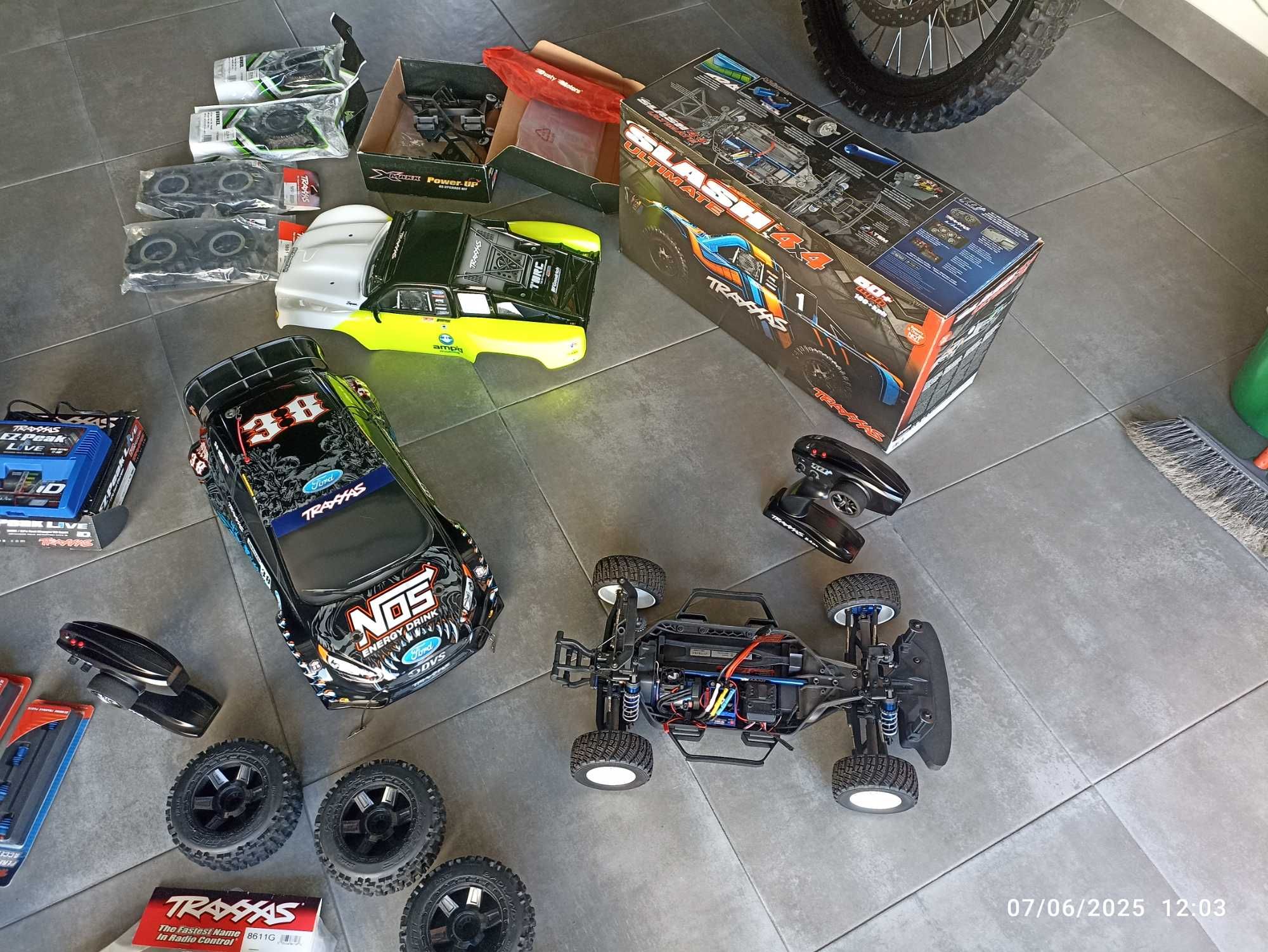 traxxas e arrma de exposicao