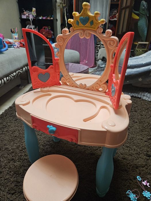 Дитяче трюмо для дівчаток