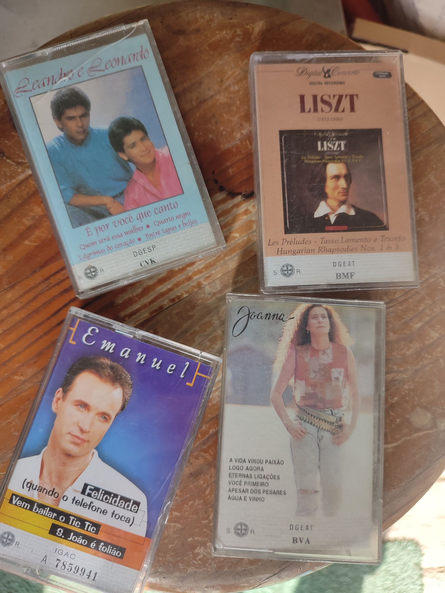 Várias músicas gravadas em VHS