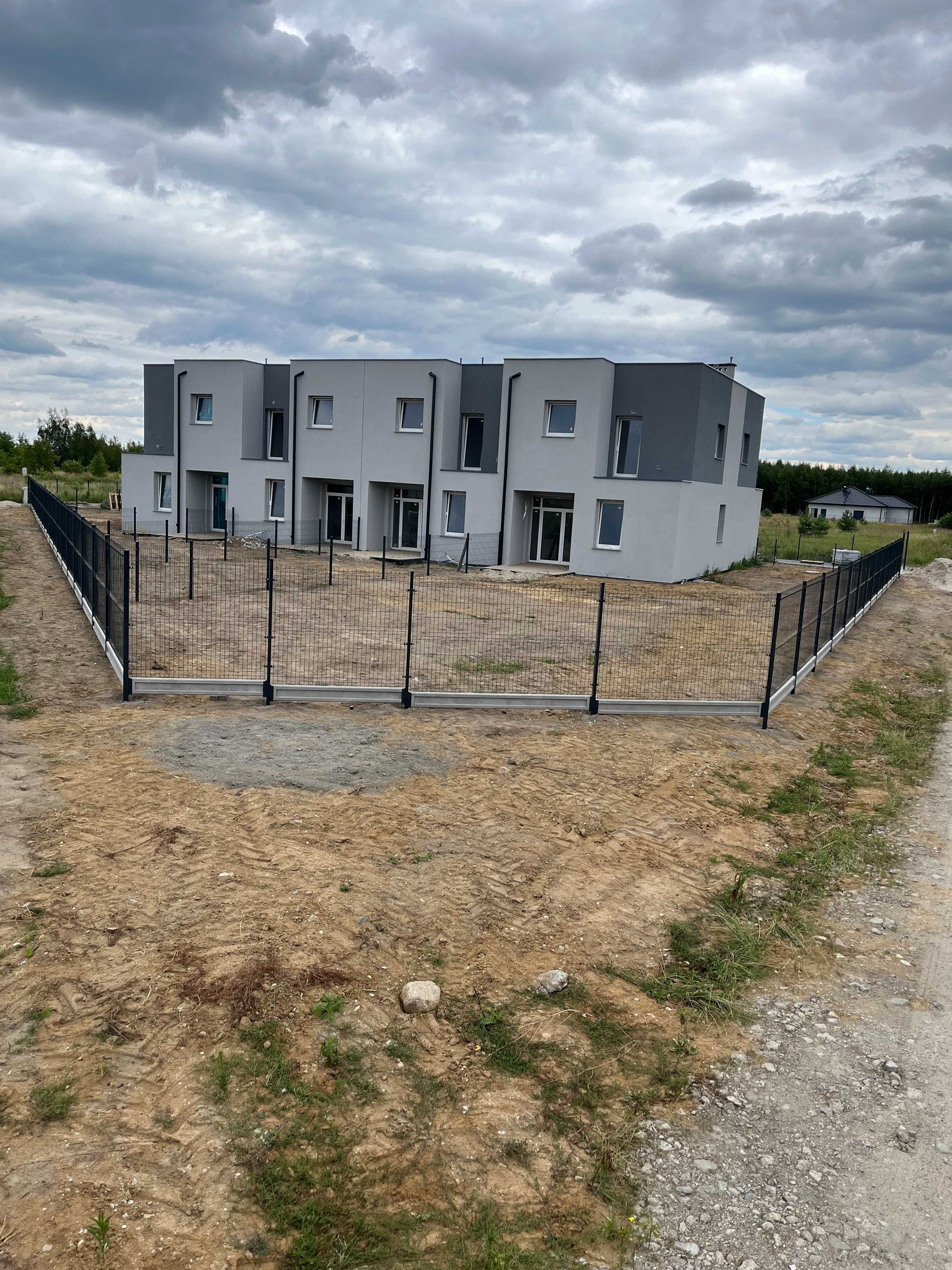 Ogrodzenie panelowe 3D, podmurówka betonowa architektoniczna transport