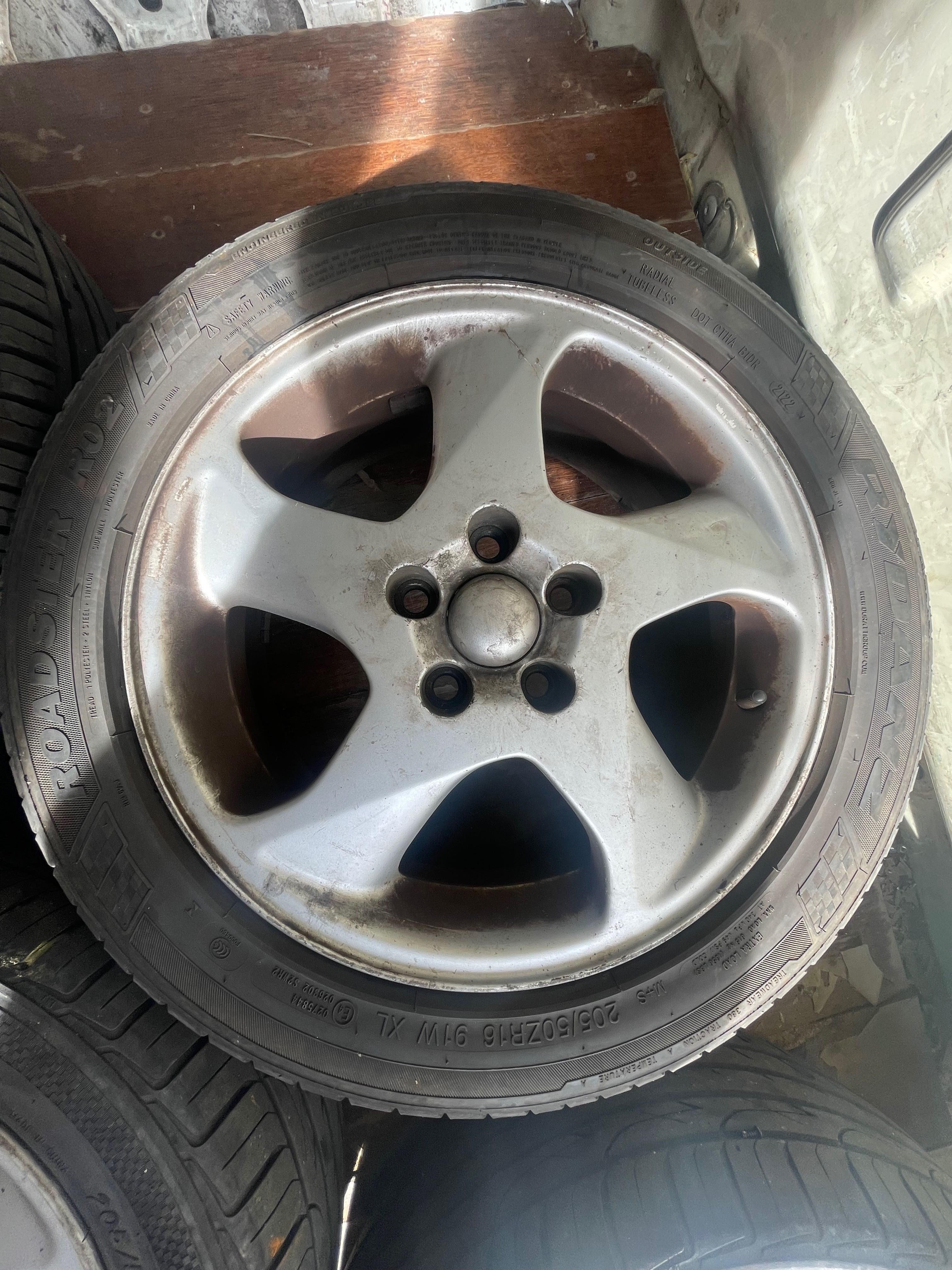 4 jantes 16 da VOLVO com 4 pneus em óptimo estado