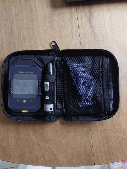 Glukometr Optium Xido Neo