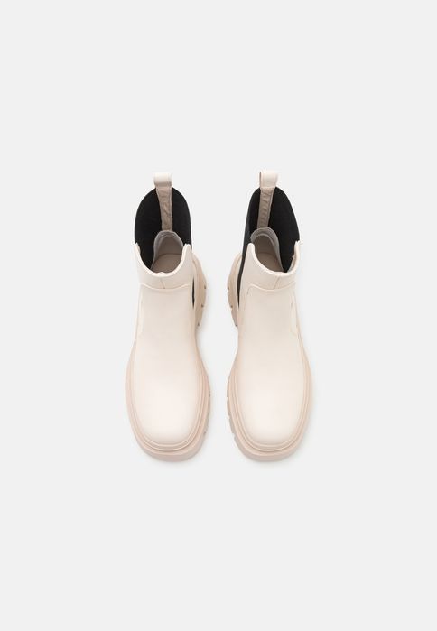 Botki na platformie z czarną gumą Even&Odd 36