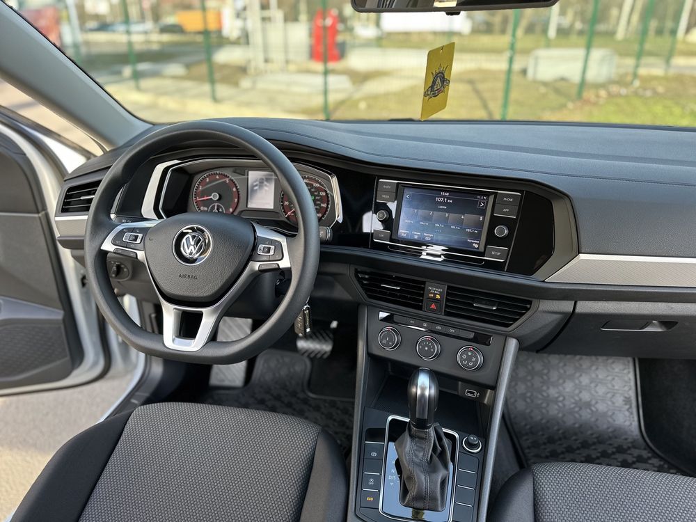 Продам Volkswagen Jetta 2018 года НОВАЯ