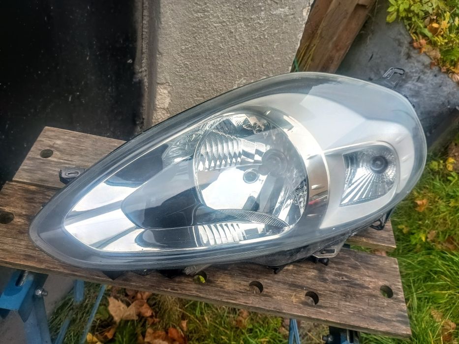 Fiat Grande Punto lampa przednia lewa Valeo