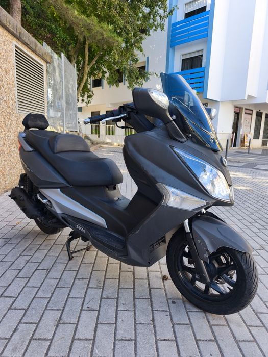 Scooter Sym GTS 125