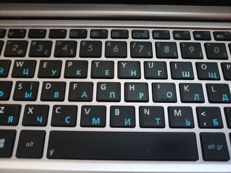 Нетбук ASUS VivoBook S200E для навчання та роботи