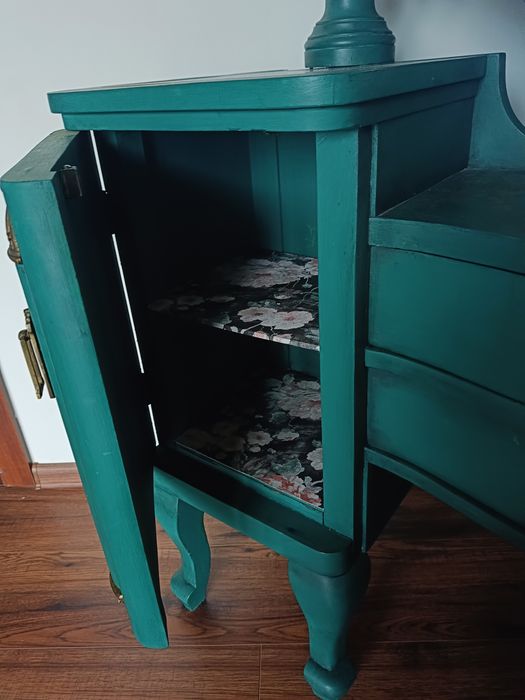 Toaletka ręcznie malowana