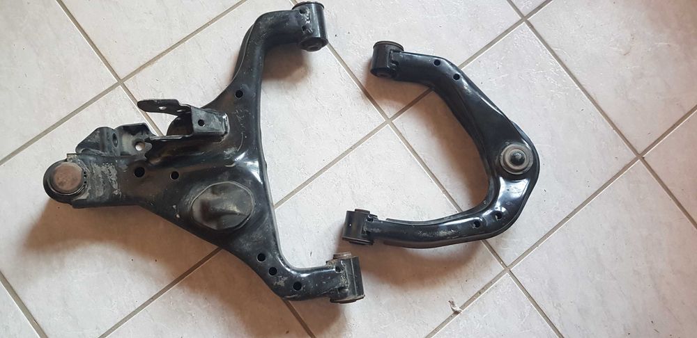 wahacz przedni lewy dół i góra  mercedes klasa x W470