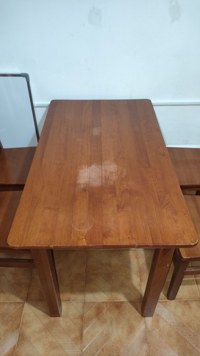 Conjunto de mesa + 4 cadeiras (Madeira boa)