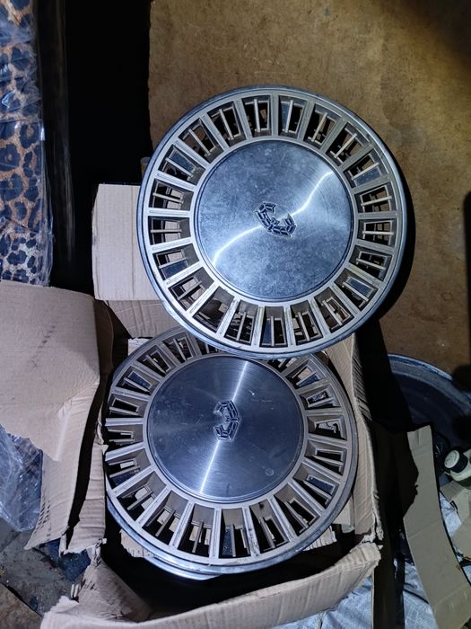 Продам  оригінальні колпаки на Нісан Лаурель Медаліст.