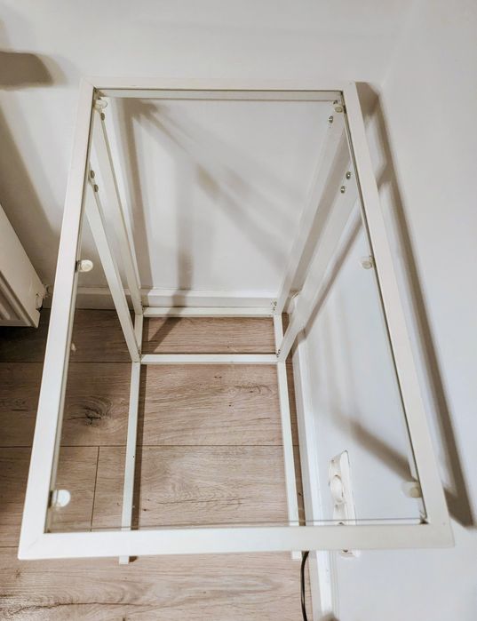 IKEA VITTSJÖ stolik szklany blat 
Stolik pod laptopa, czarnobrąz