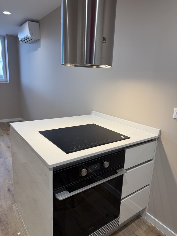 Vende-se apartamento T1+1 Sá Carneiro Bragança