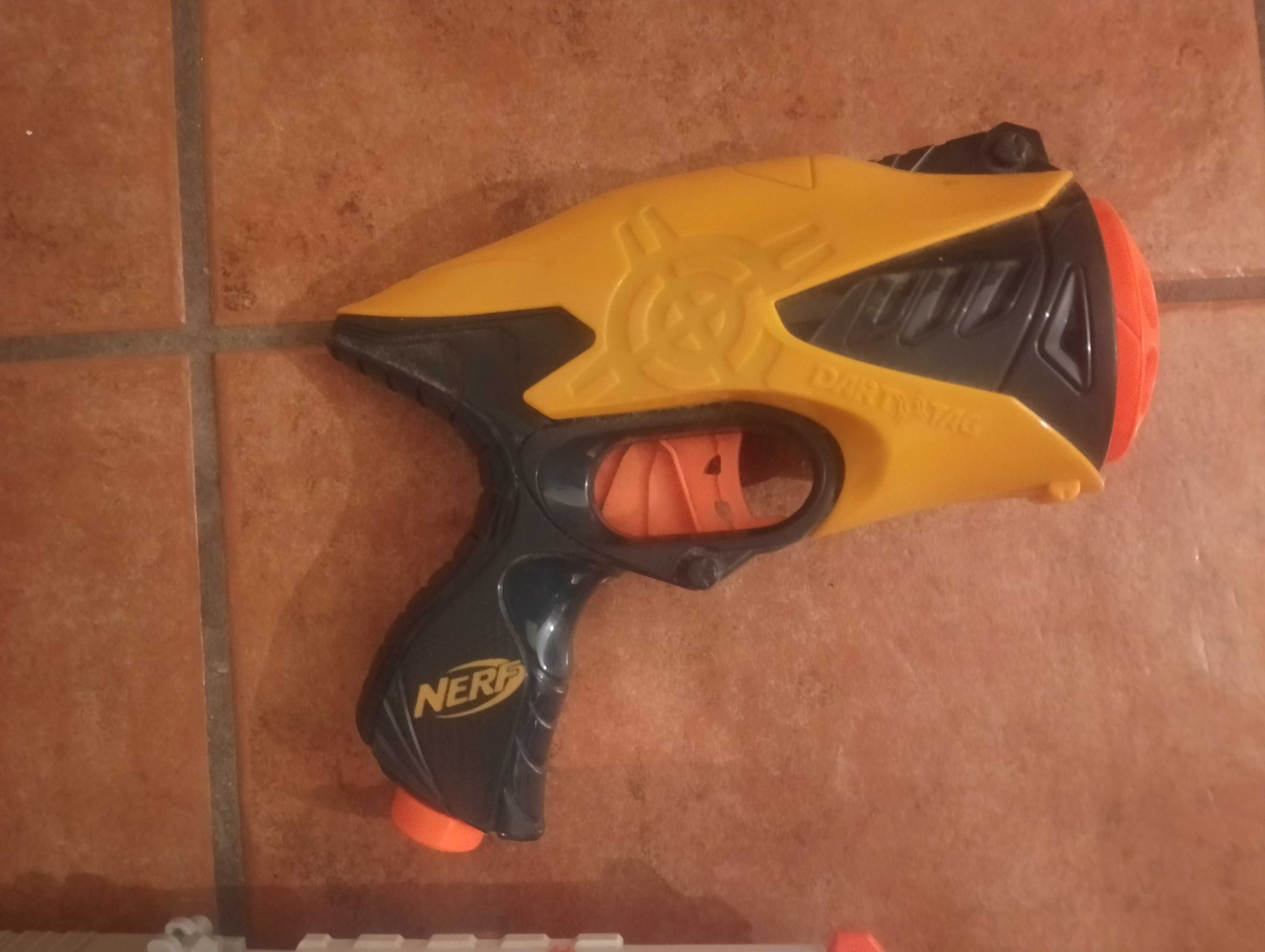 2 pistolas Nerf sem dardos