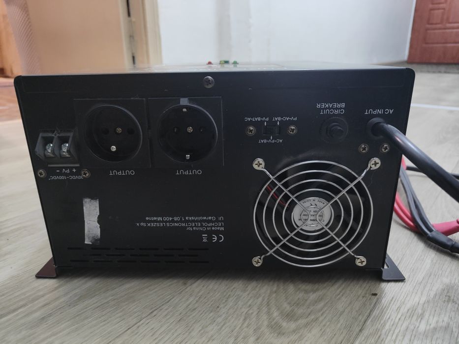 Инвертор Kemot PROsolar-2500 1800W  24В