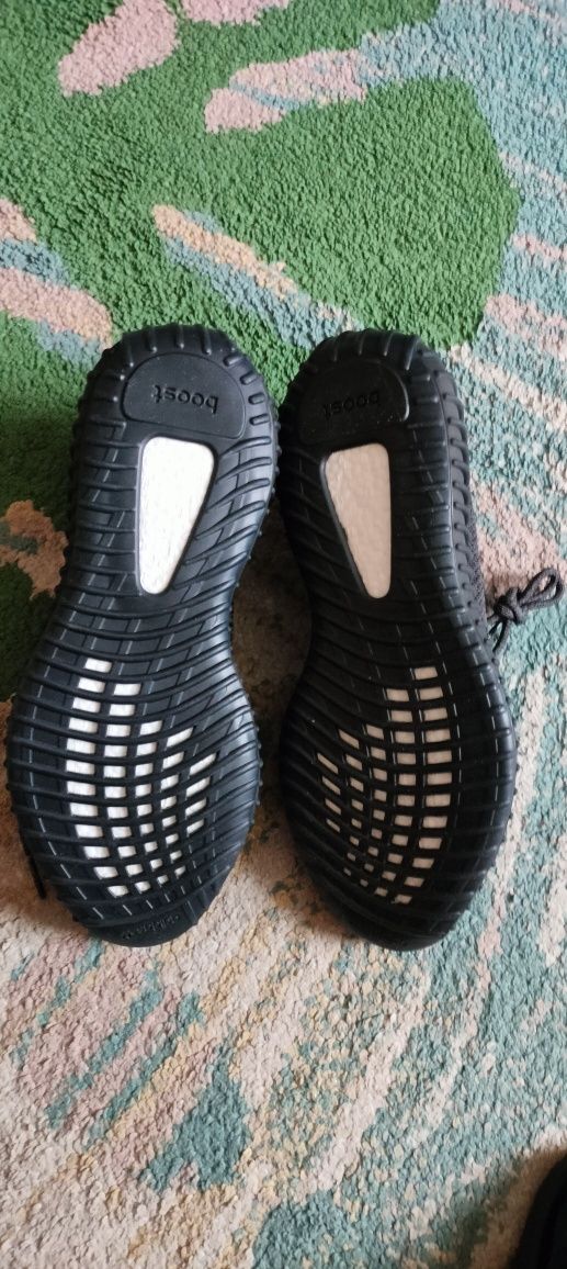 Adidas Yeezy boost V2 black