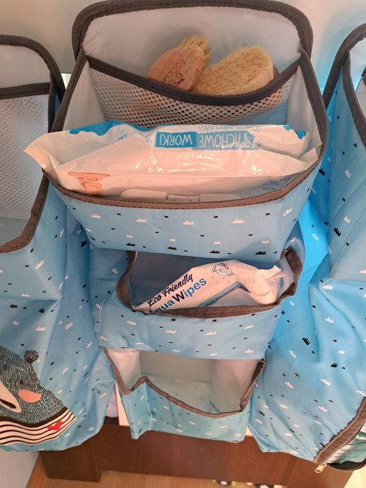 Organizery na łóżeczko