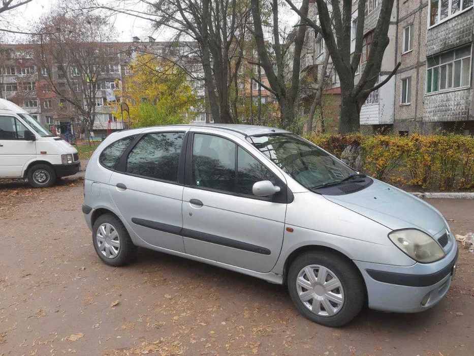 Продам автомобіль Renault