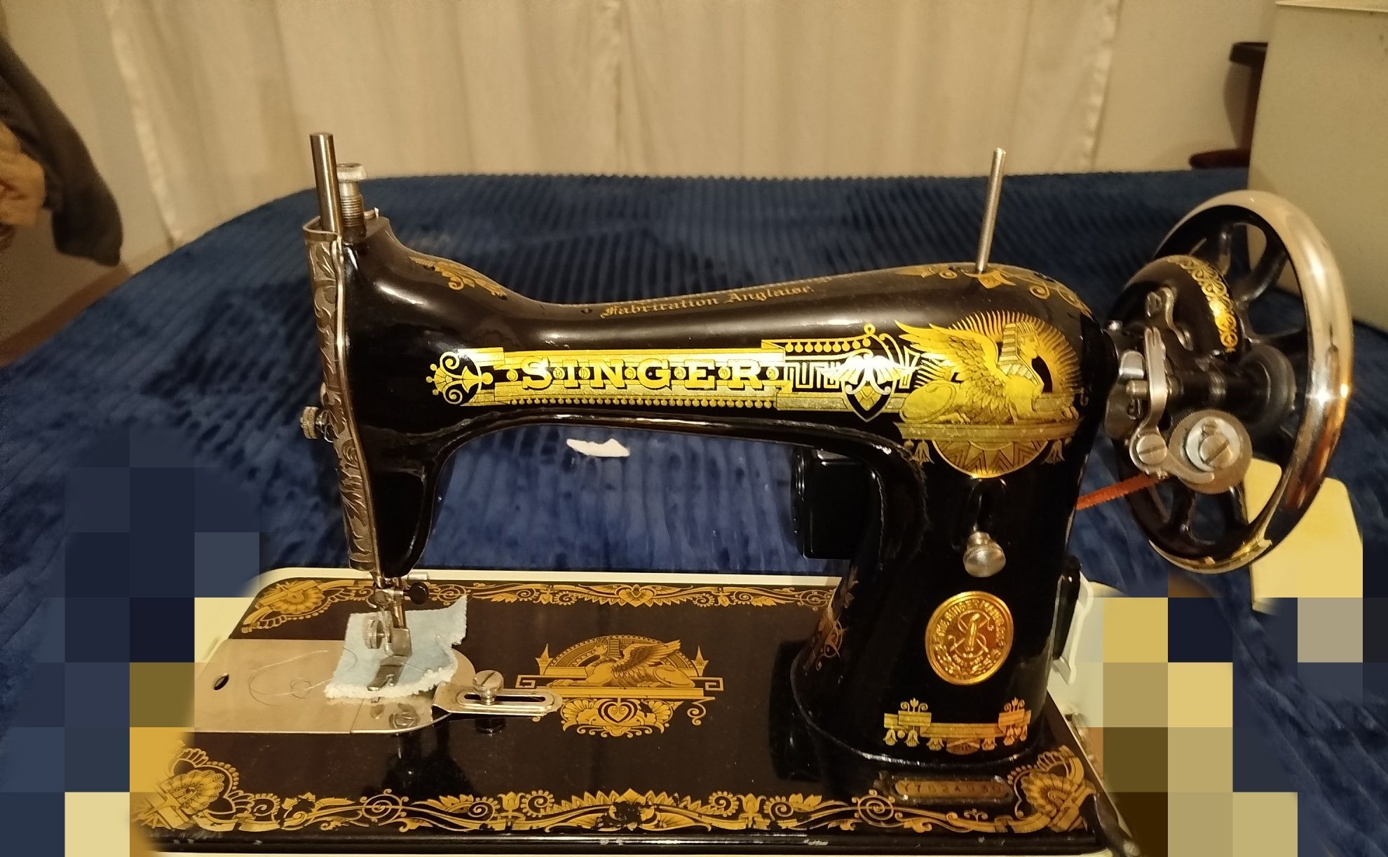 Máquina de costura Singer com mala