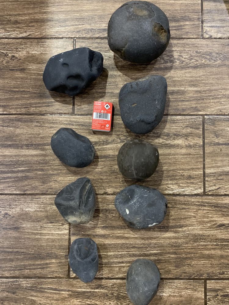 Метеорит, кварц, камені різних порід