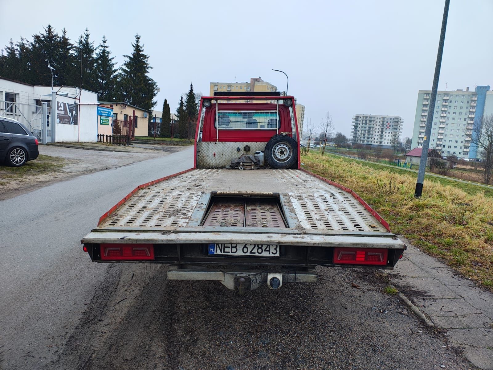 Tania laweta transport pojazdów pomoc drogowa przewóz maszyn rolniczyc