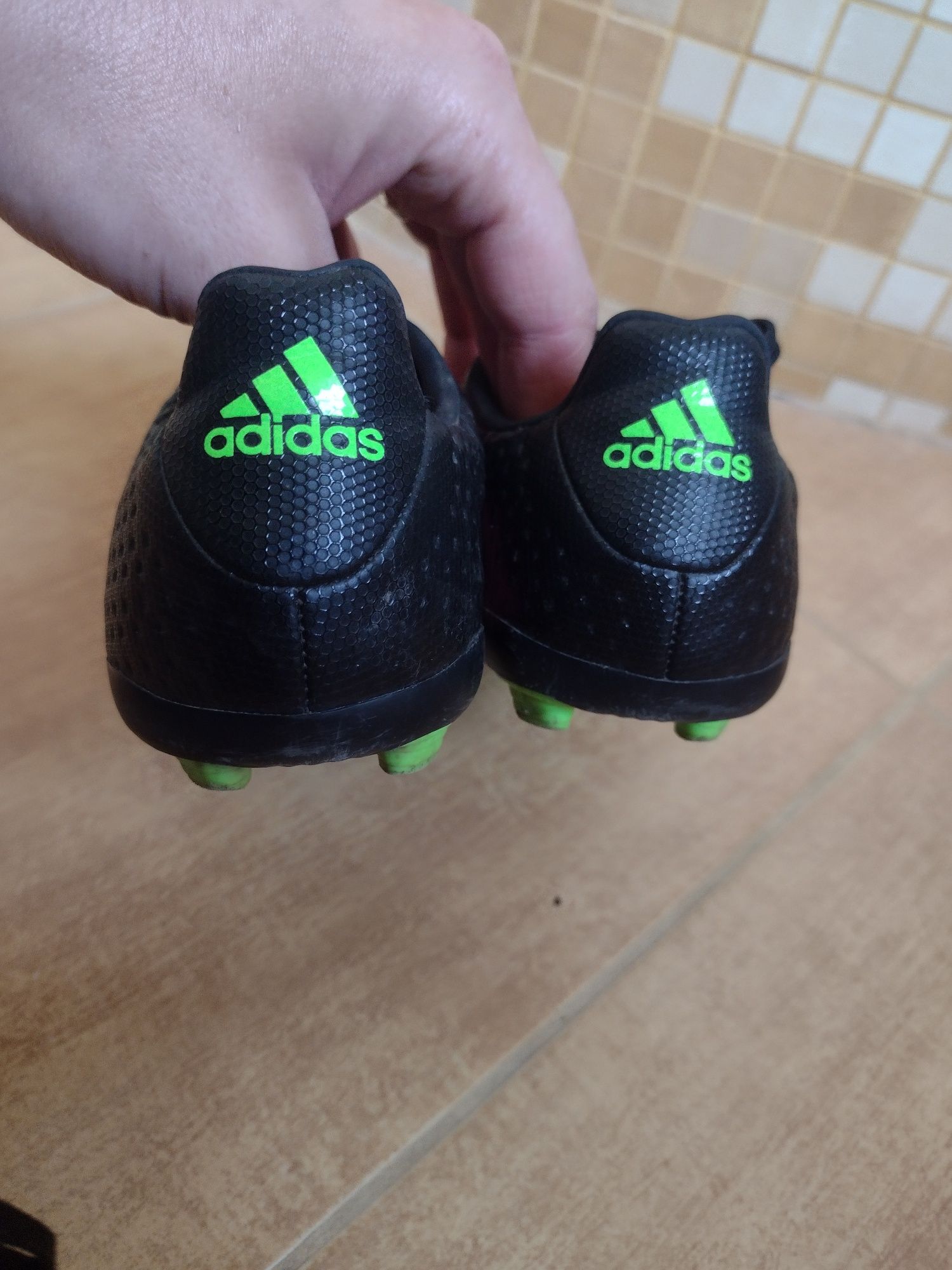 Korki adidas 30 buty na piłkę nożną dla dziewczynki