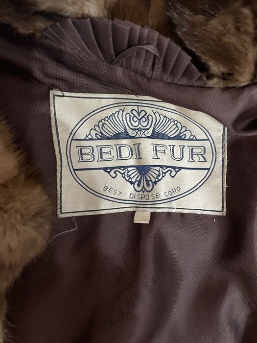 Futro z norek z pieknie wykonczonymi rękawami rozszerzane