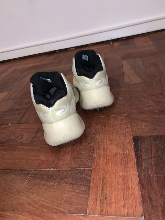 Adidas Yezzy Boost 700
