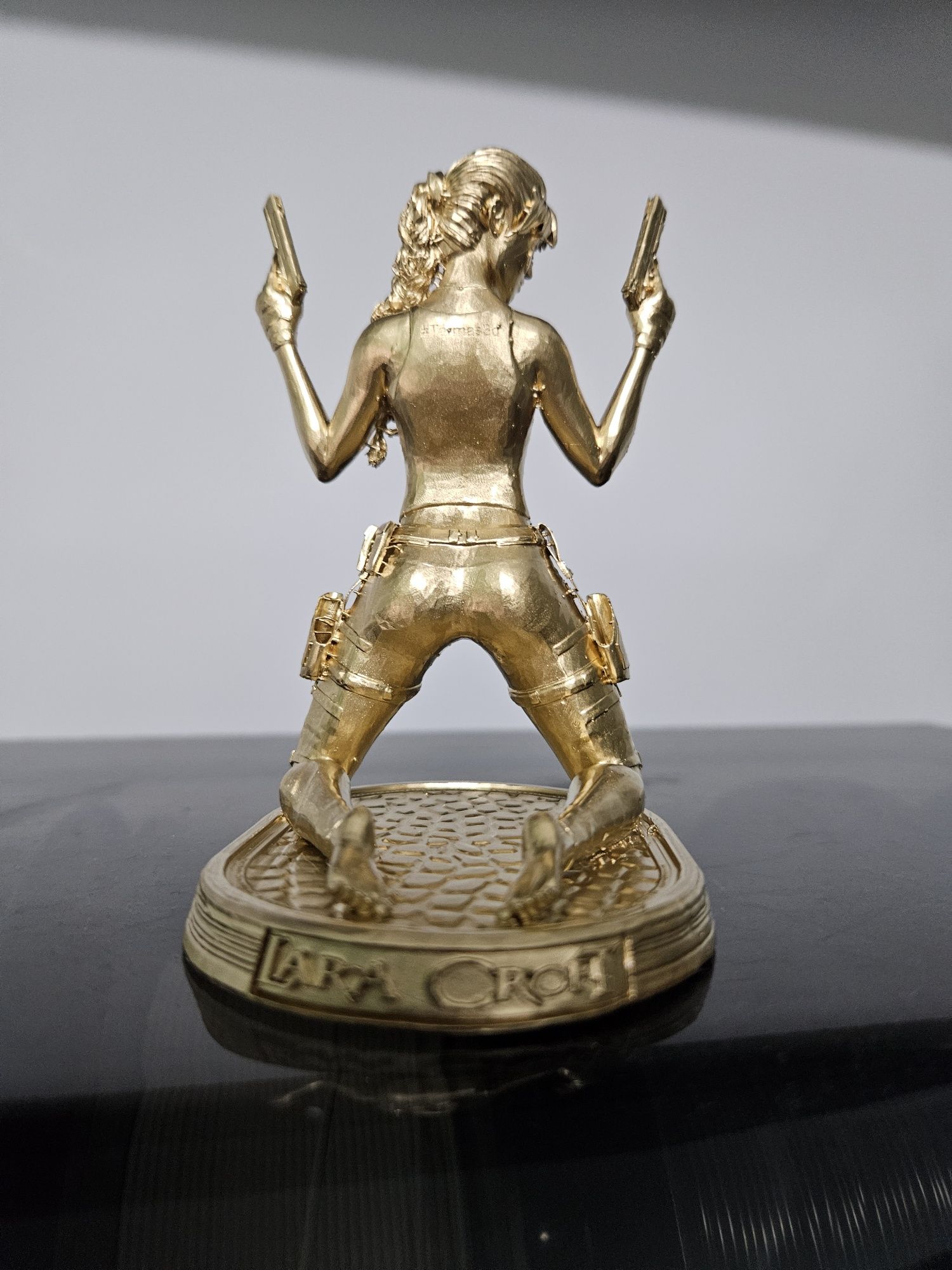 Lara croft tomb raider figurka prezent ornament design loft