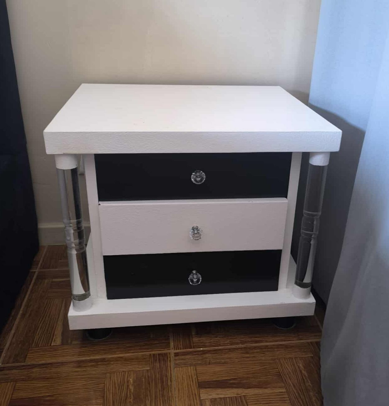 Vendo conjunto de cómoda com mesinhas de cabeceira