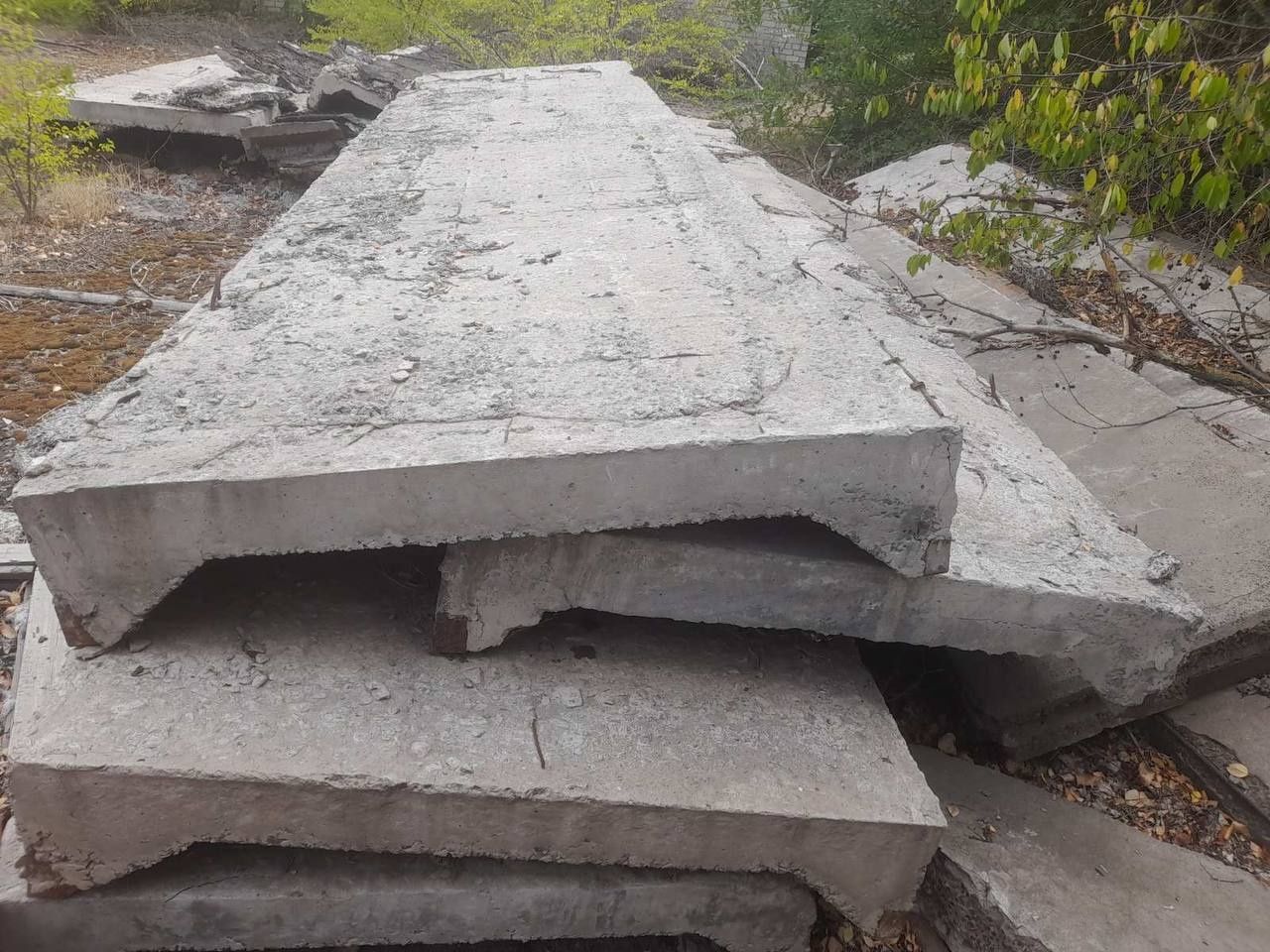 Плити перекриття,фундаментні блоки , дорожна плита