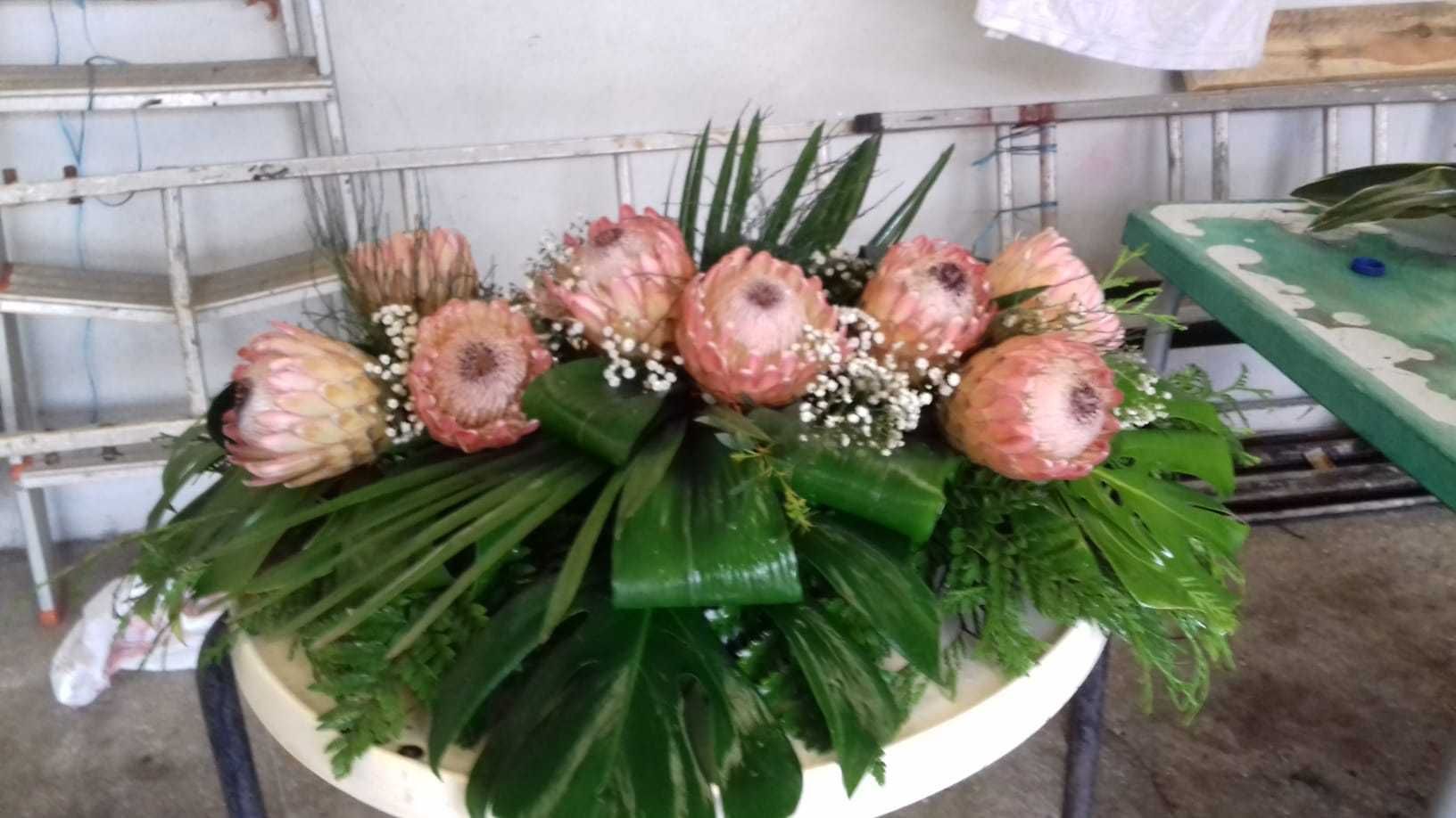 Faço Arranjos de Flores - Casa Cemitério Casamentos e outros