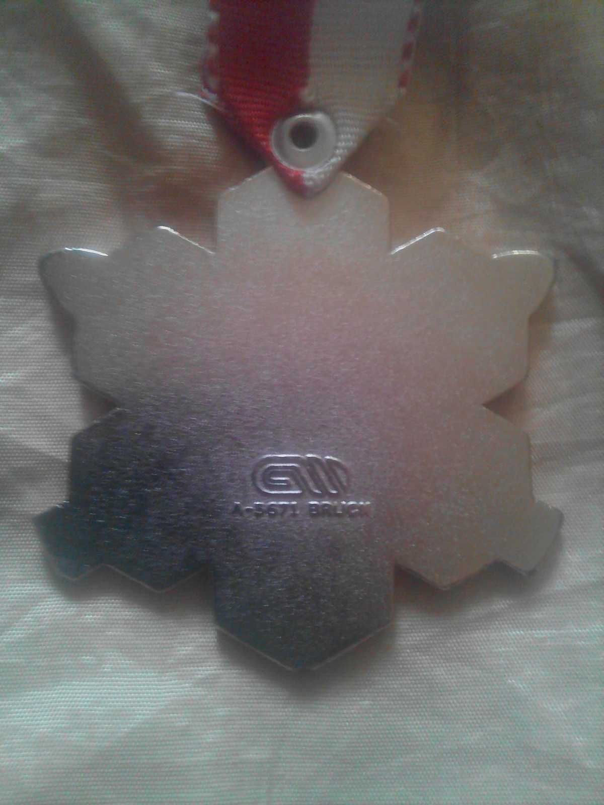 Продам винтажную юбилейную медаль знак Швейцарии горнолыжник