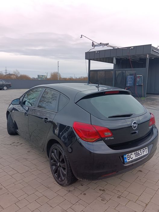 Авто Opel Astra j 2011
