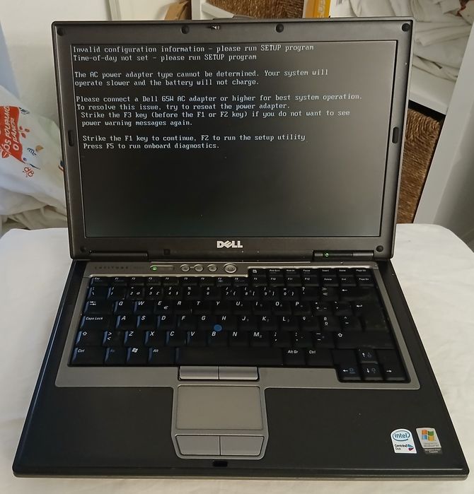 Portatil Dell PP18L para Arranjo ou peças Acende falta Bateria
