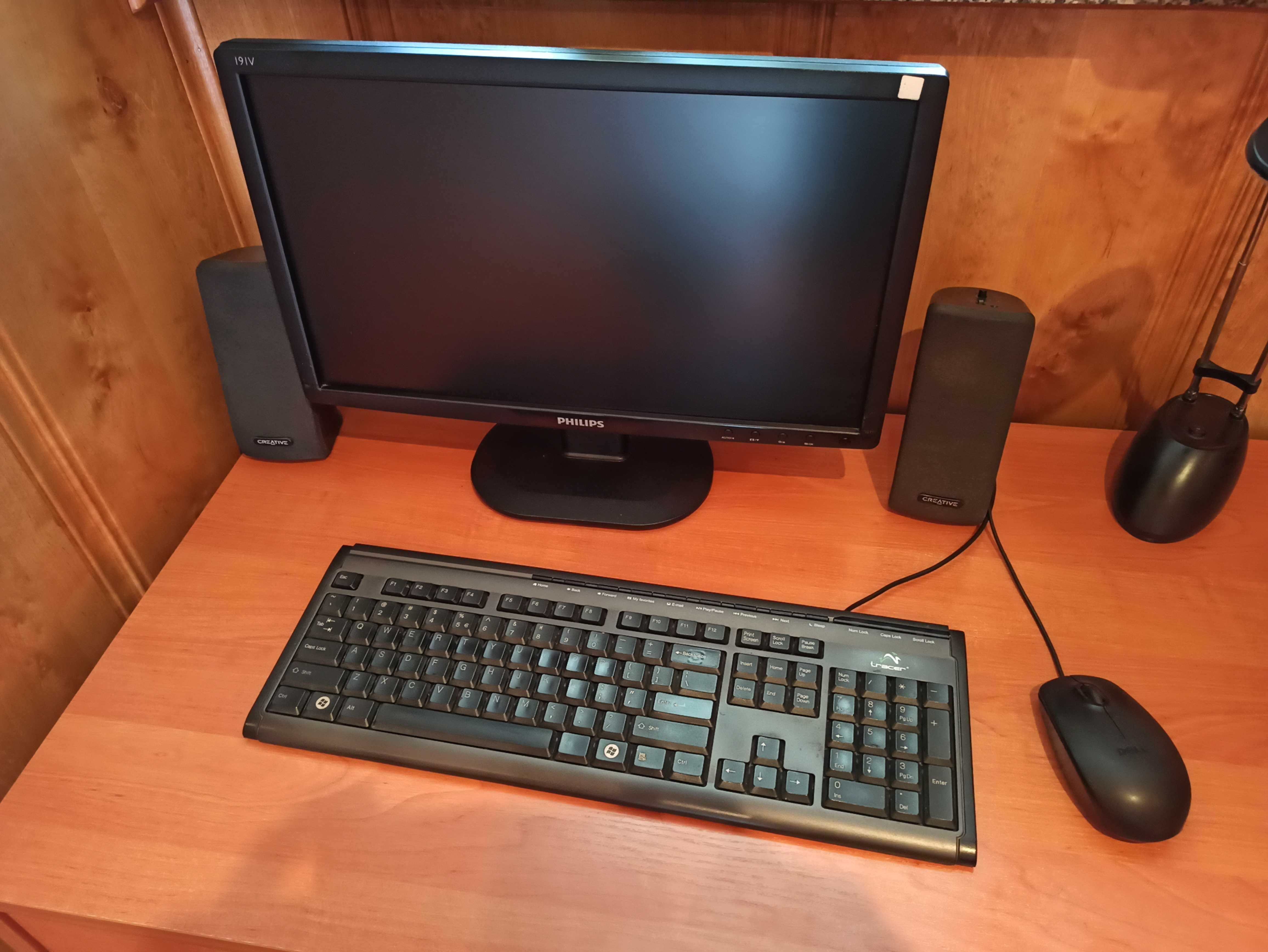 Zestaw, Komputer stacjonarny PC z monitorem 2x2,2GHz 8GB/DDR3 500gb