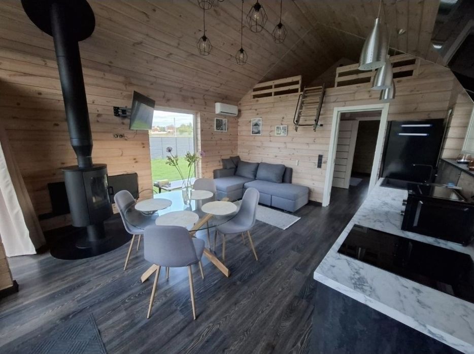 Дуже затишний будиночок біля струмка