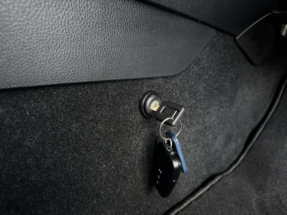 Продам офіційну максимальну рестайлінгову Toyota Camry Premium 2021