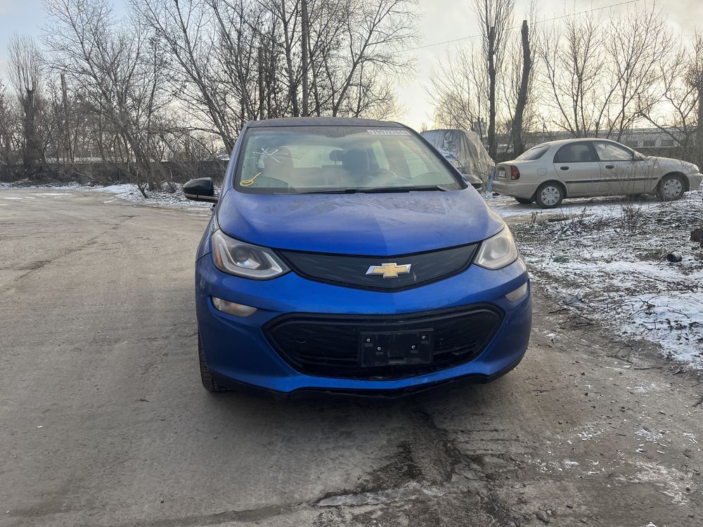 Chevrolet bolt двері передні ліві праві двері задні двери левые правые