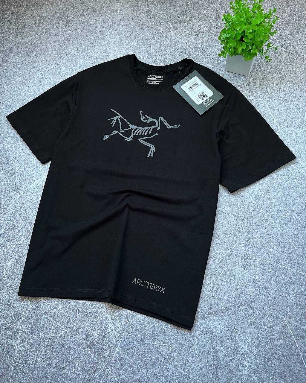 Чорна футболка Arcteryx з бірками (Оверсайз)