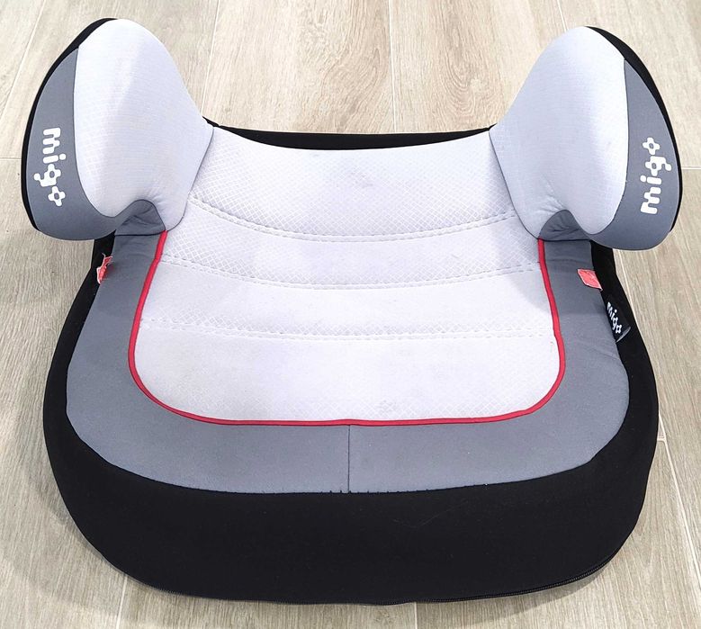 Assento/Banco Automóvel para Criança com peso entre os 15Kg e os 36Kg