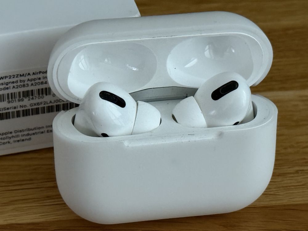 Apple AirPods Pro 1. generacji w bardzo dobrym stanie + silicon case