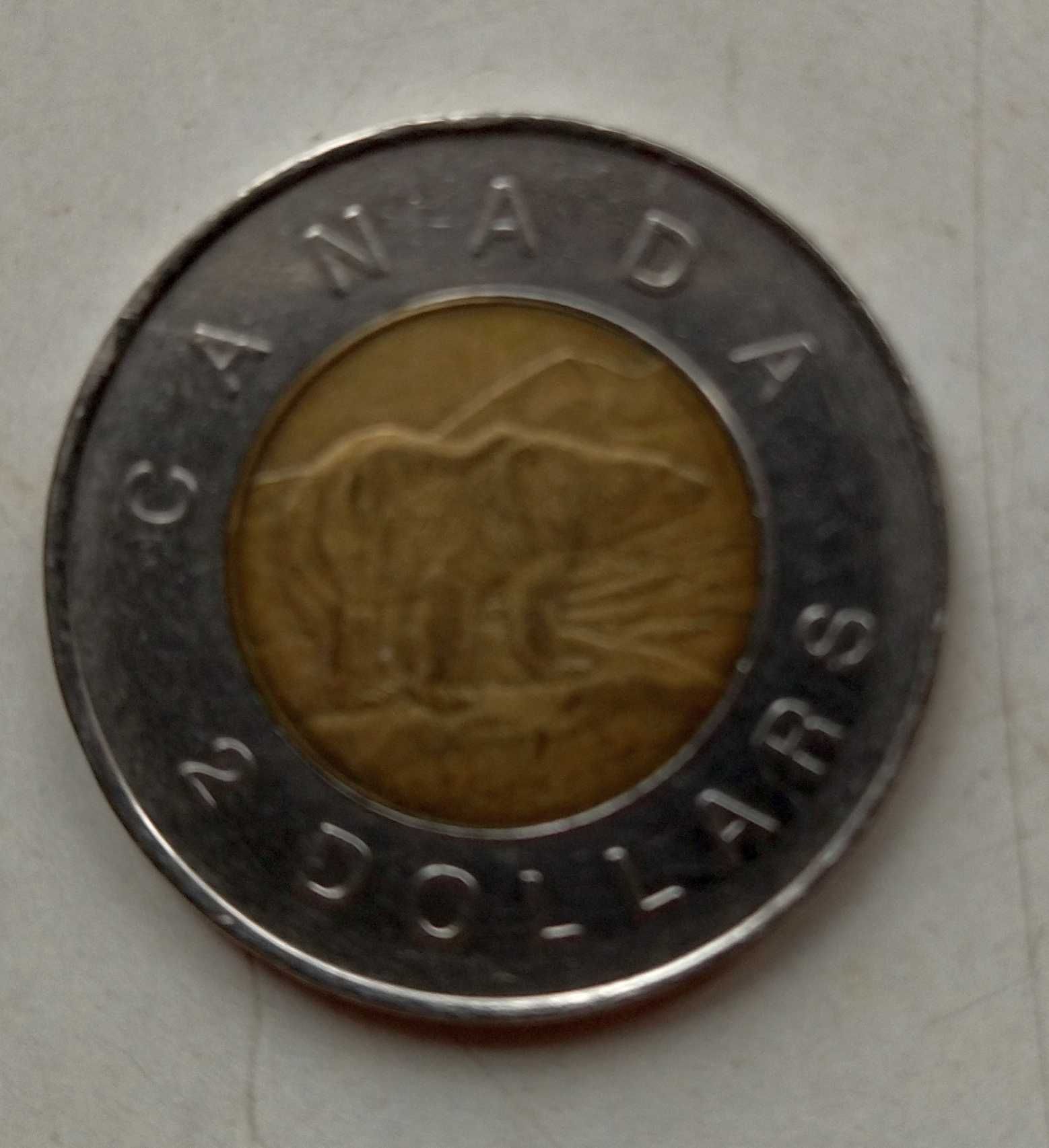 2 доллара Канады
